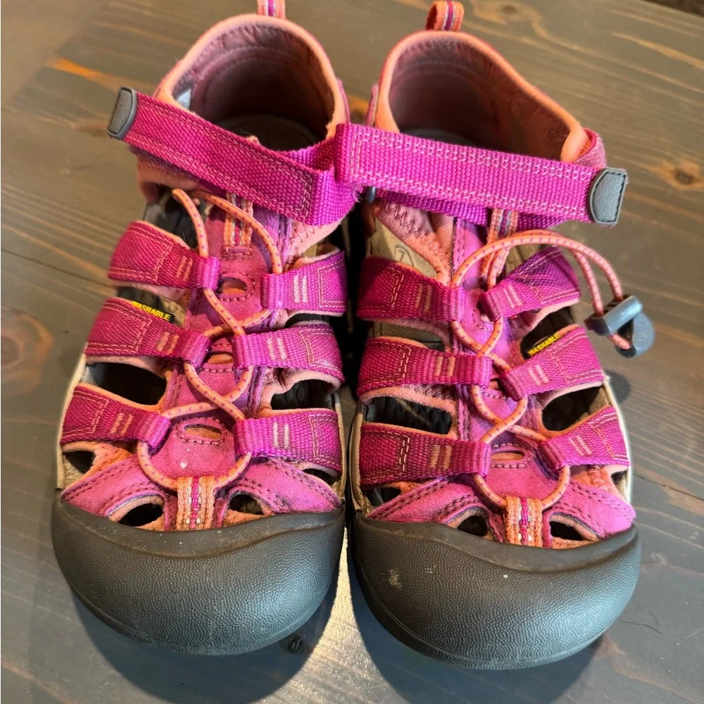 Keen Kids Magenta and Black Sandals